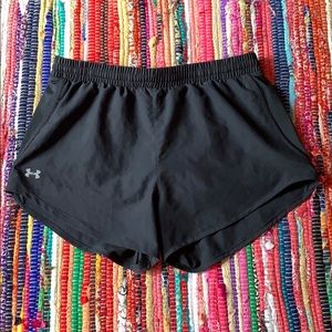 Like new women’s under armor shorts. Sz S
